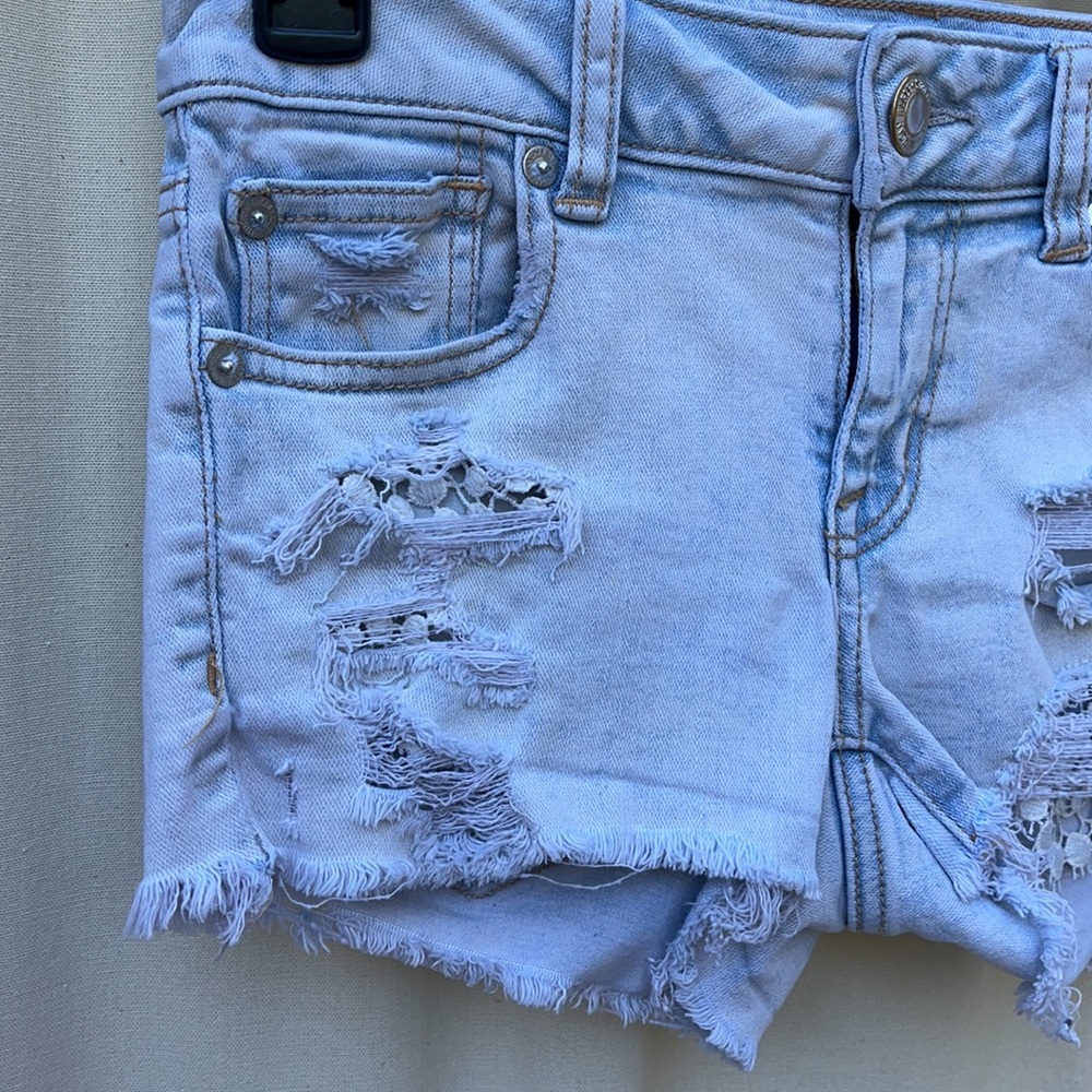 ❗️SOLD❗️AMERICAN EAGLE OUTFITTERS- RAW HEM LACE SHORTS 0 - Picture 6 of 10